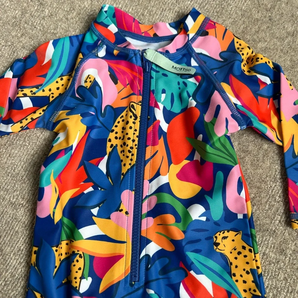 Mott50 x Maisonette Exclusive Rashguard - Picture 2 of 5